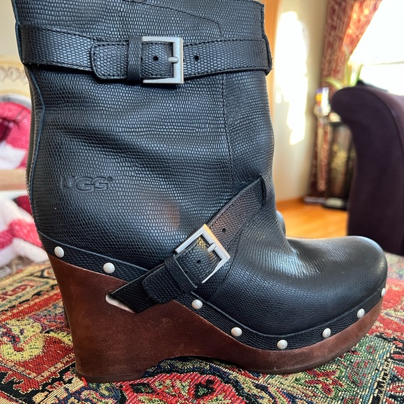 Like New Ugg Platform Boots - Picture 7 of 8